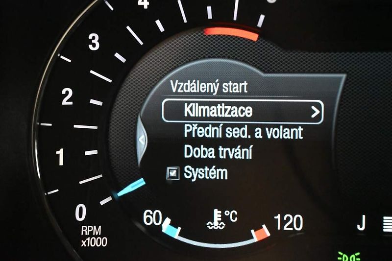 Ford Mondeo (2022) 2.0 140 KW LED SONY ACC 8AT EC - fotka 35 z 41