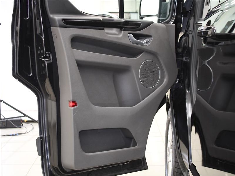 Ford Tourneo Custom 2,0 EB 136kW AT L2 Titan.X 9-m - fotka 16 z 24