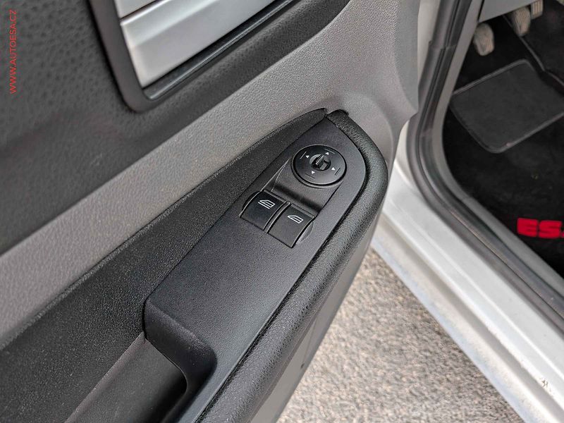 Ford Focus (2007) 1.6i, AC, temp - fotka 8 z 13
