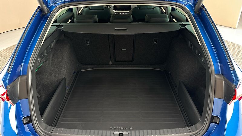 Škoda Octavia 2.0 TDI DSG Style Combi - fotka 17 z 25