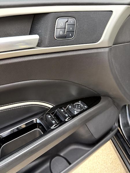 Ford Mondeo Vignale 2.0l hybrid 103 kW - fotka 17 z 21