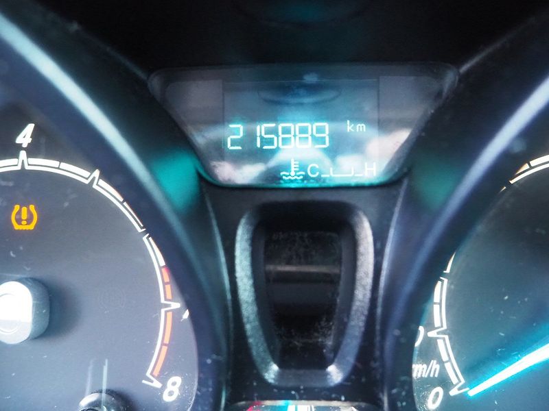 Ford Tourneo Courier (2015) 1.0i EcoBoost, 74 kW - fotka 26 z 34