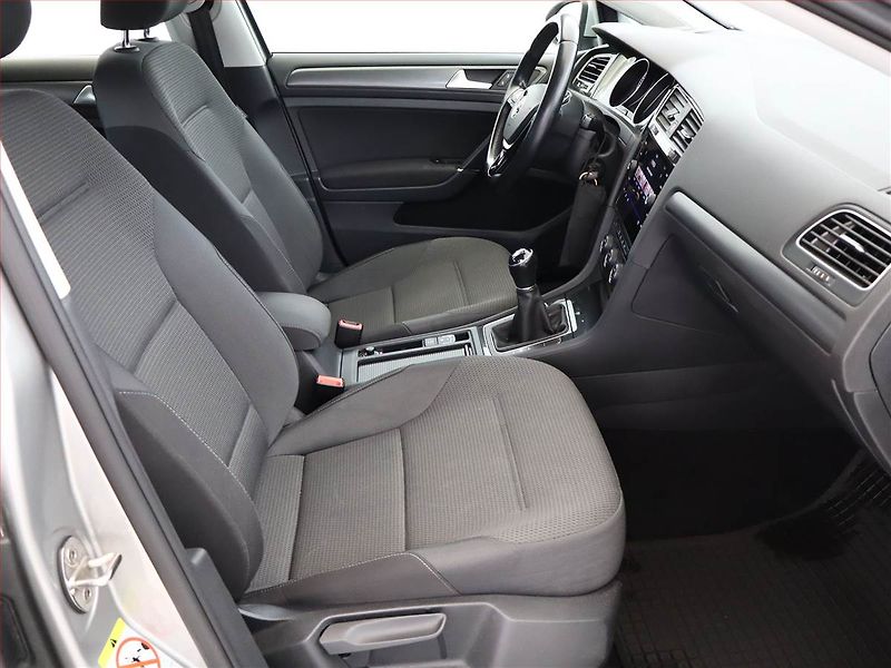 Volkswagen Golf (2019) Comfortline 1.5 TSI - fotka 7 z 13