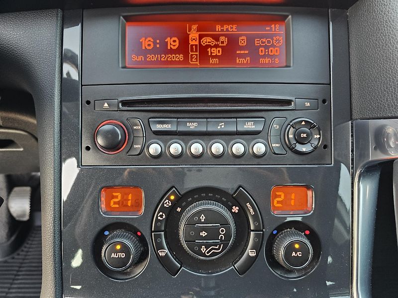 Peugeot 3008 (2016) 1.2 - 96kW, NOVÉ ROZVODY - fotka 25 z 50