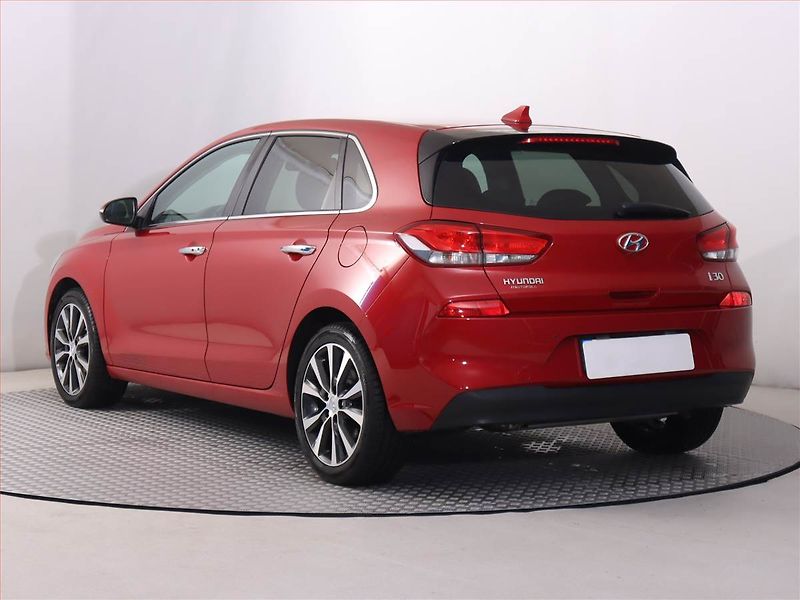 Hyundai i30 (2019) Style 1.4 T-GDI, Serv.kniha - fotka 4 z 21