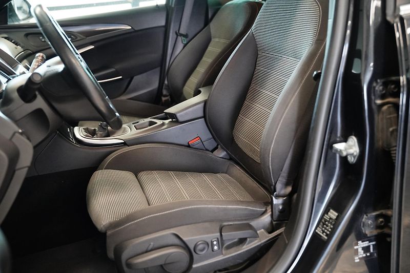 Opel Insignia - fotka 11 z 25