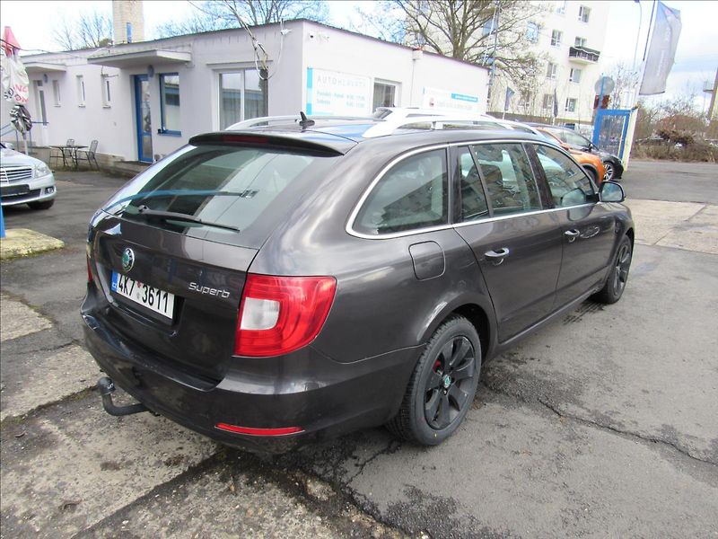 Škoda Superb 1,9 TDi 77kW Combi - fotka 6 z 30