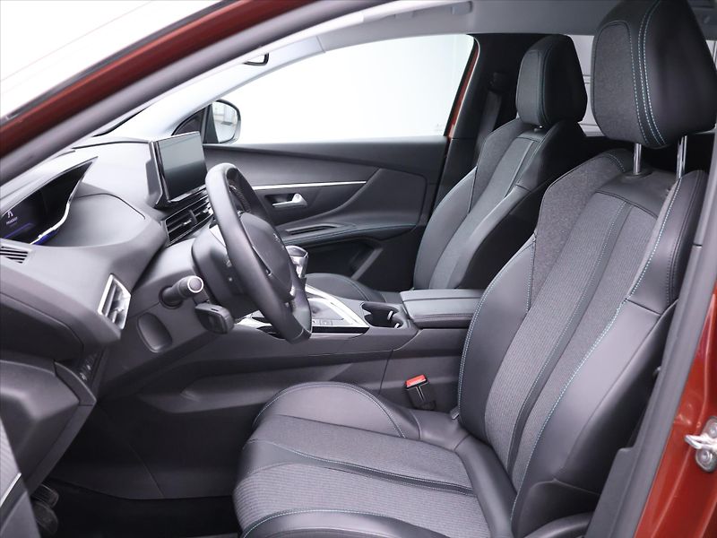 Peugeot 5008 1,5 HDI 96kW Allure 7-Míst DPH - fotka 11 z 36