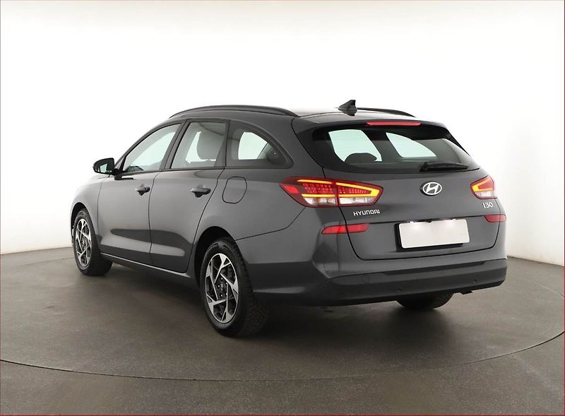 Hyundai i30 (2024) Smart 1.0 T-GDI, ČR,1.maj - fotka 4 z 17