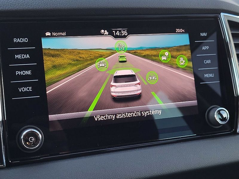 Škoda Karoq Top Selection 1,5TSI 110kW - fotka 24 z 30