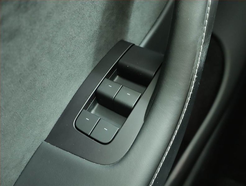 Tesla Model Y (2023) Long Range AWD 79kWh, SoH 91% - fotka 20 z 23