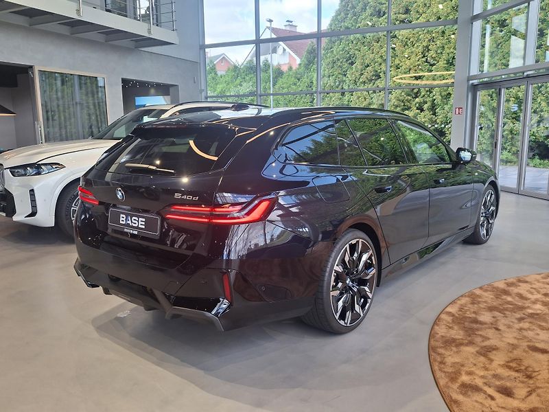 BMW Řada 5 540d xDrive Touring M-Sport - fotka 6 z 27
