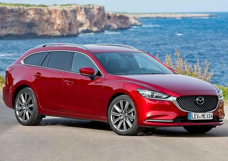 Toyota Corolla sedan s benzinovým motorem - sleva 188 000 Kč