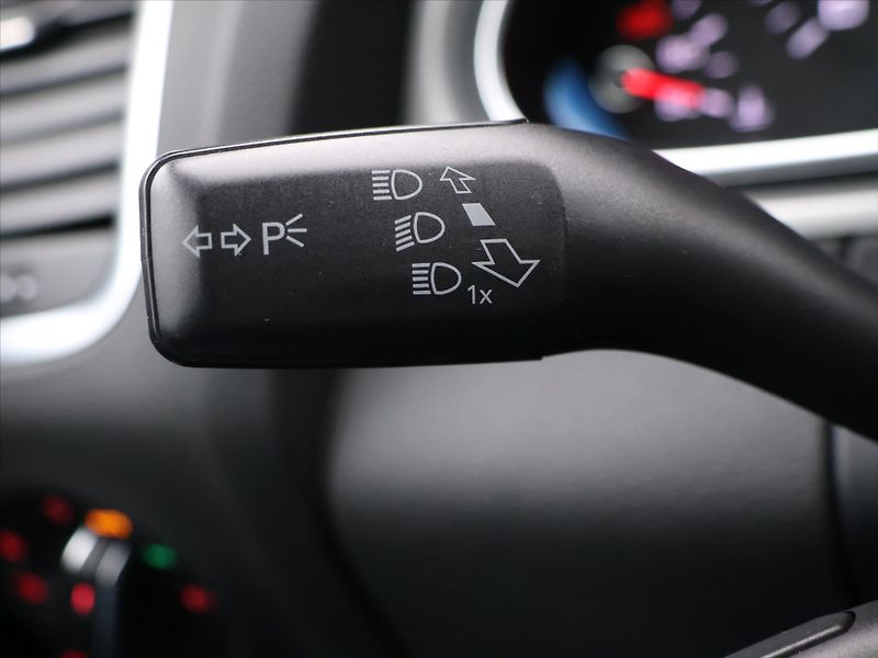 Audi Q7 3,0 TDI 150kW S-line CZ DPH - fotka 19 z 33