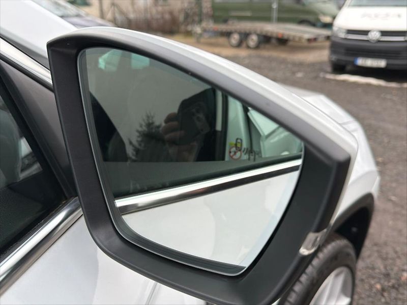 Škoda Karoq 2,0 TDi 110 KW 4X4 ČR WEBASTO - fotka 35 z 44