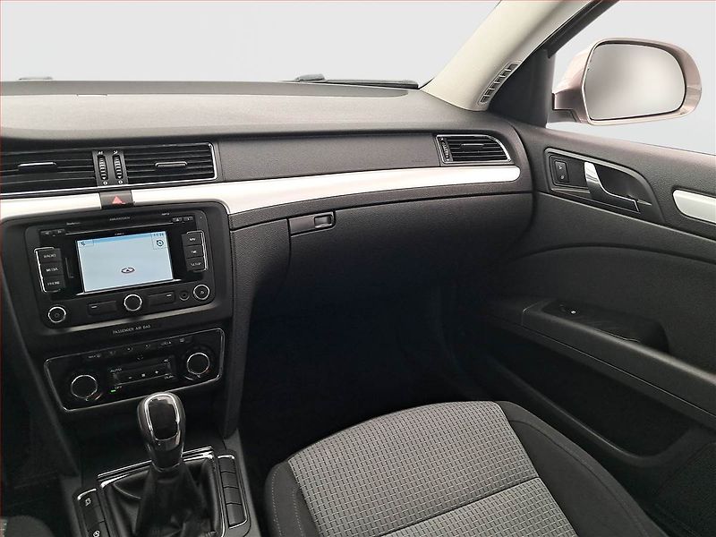 Škoda Superb (2011) Ambition Plus 1.6 TDI, Navi - fotka 8 z 20