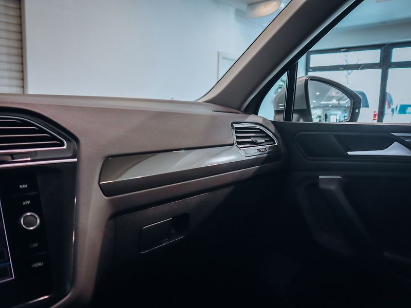 Volkswagen Tiguan 2.0 TDI DSG Highline 4MOT - fotka 18 z 32