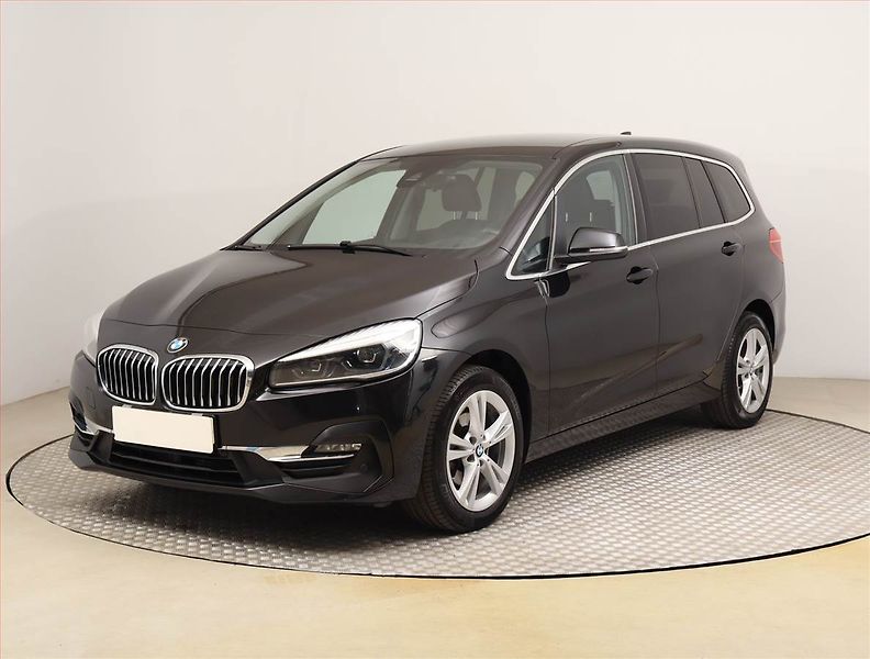 BMW Řada 2 (2021) Luxury Line 216d Gran Tourer - fotka 2 z 25