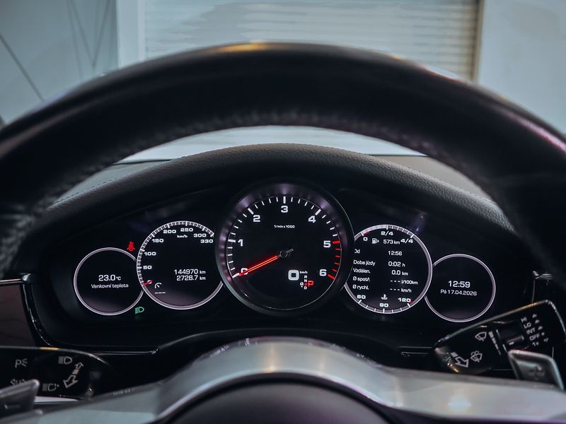 Porsche Panamera 4S Diesel 310 kW - fotka 19 z 38