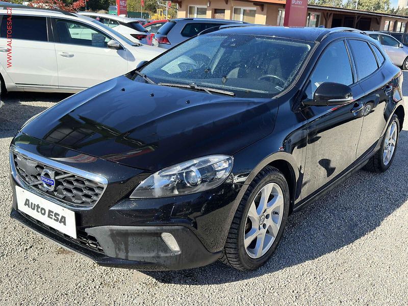 Volvo V40 (2016) 2.0 D3, 2.maj, AT, výhřev - fotka 3 z 21