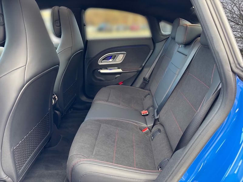 Mercedes-Benz CLA 250+ AMG Superscreen Pano Burm - fotka 19 z 22