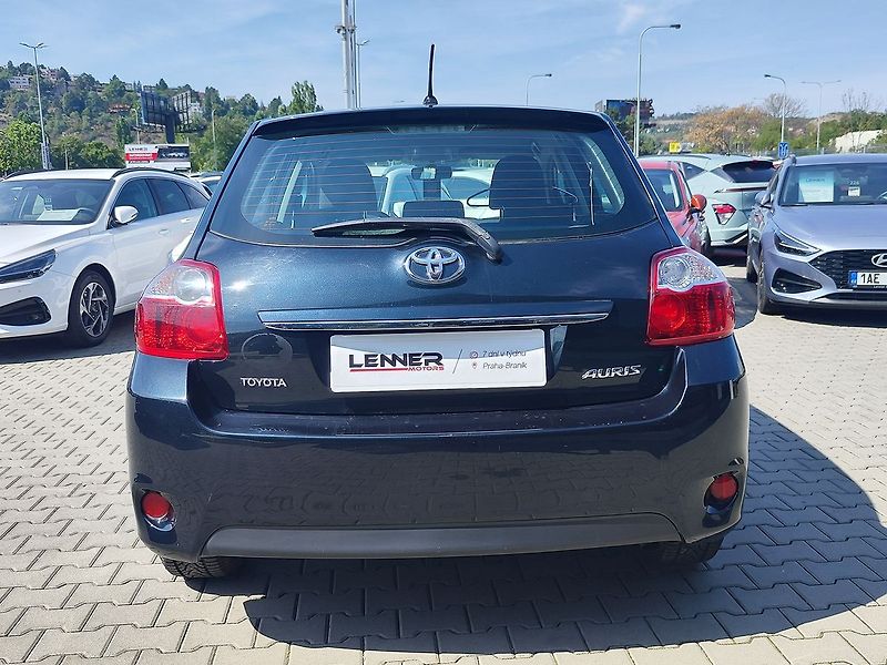 Toyota Auris 1.6 Valvematic/97kW Terra Cool - fotka 6 z 22