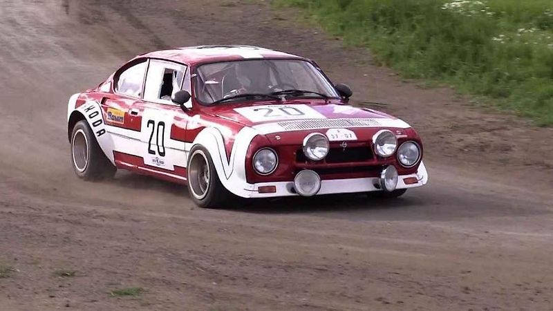 a širší než klasické kupé 110 R