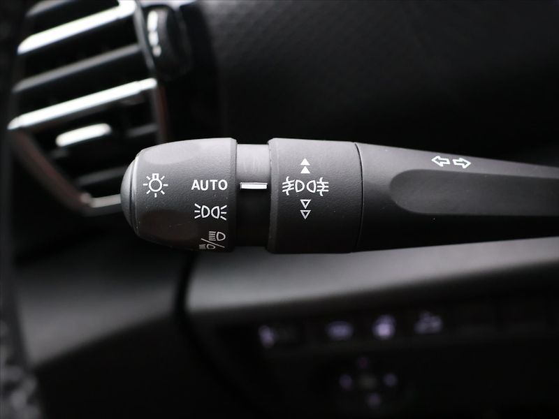 Citroën C4 X 1,2 PT 96kW CZ 1 Maj. Shine - fotka 17 z 32