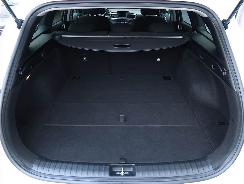 Kia Ceed (2019) 1.4 T-GDI, Serv.kniha - fotka 13 z 18