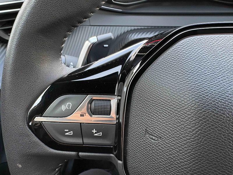 Peugeot 2008 (2023) AllurePack 1.2 PureTech EAT8 - fotka 18 z 37