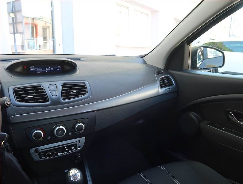 Renault Fluence (2014) 1.6 16V, Tempomat - fotka 8 z 15