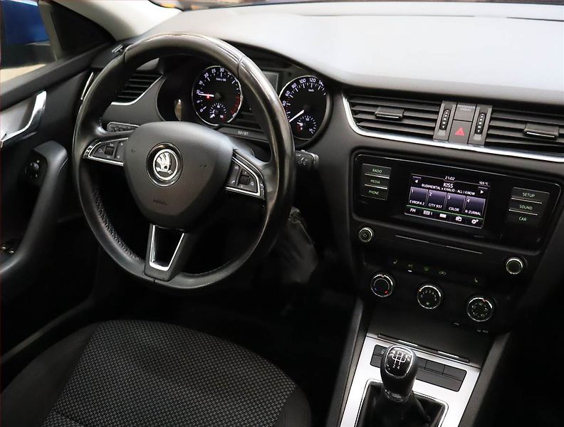 Škoda Octavia (2015) 1.6 TDI, Serv.kniha, Tempomat - fotka 7 z 18