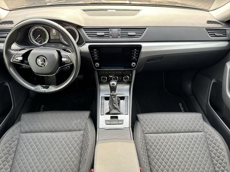 Škoda Superb (2020) Combi 1.4 TSI iV DSG Ambition - fotka 5 z 35