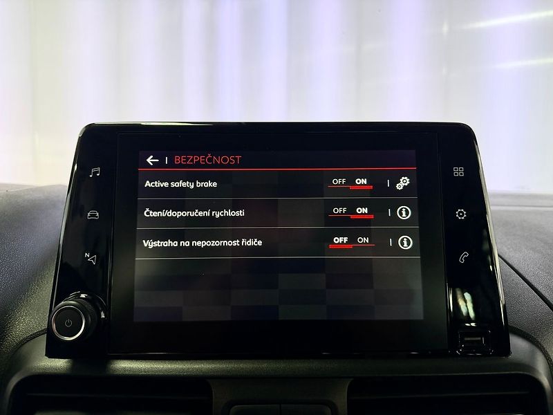 Citroën Berlingo 1.5 HDI 96KW A/T S&S FEEL, PDC - fotka 17 z 22
