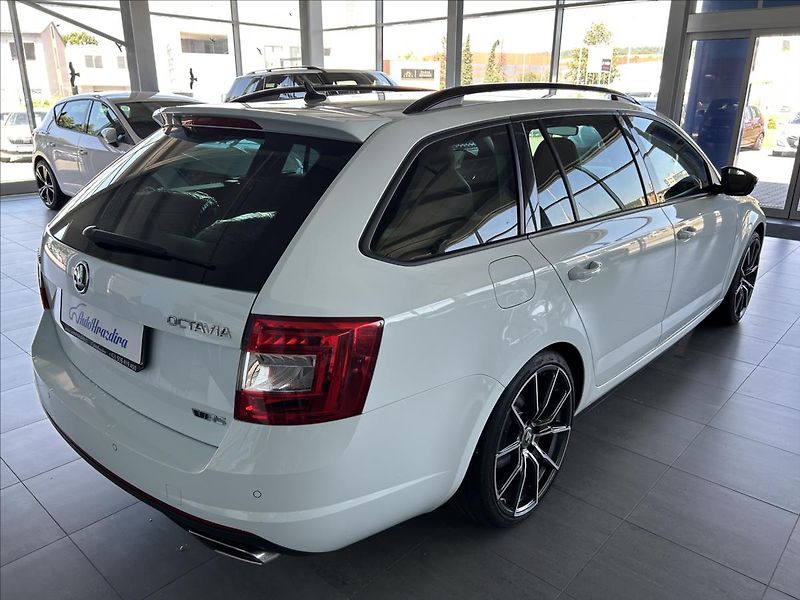 Škoda Octavia 2,0   TSI,RS,CHALLENGE,1.MAJIT - fotka 6 z 32