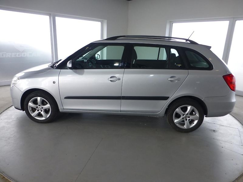 Škoda Fabia (2009) 1,6I-77KW*PARK.S**AC**VYHŘ.SED - fotka 8 z 25