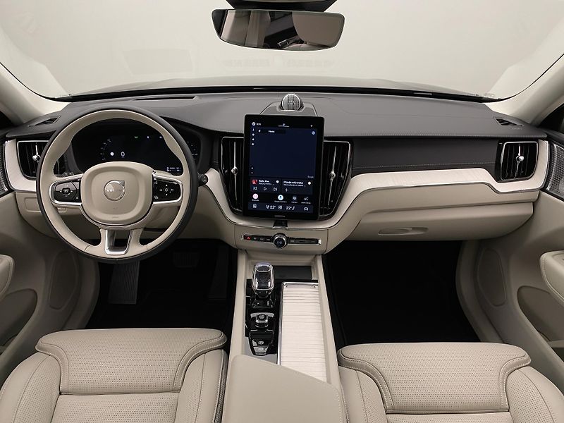 Volvo XC60 T8 AWD RECHARGE DARK ULTRA CZ - fotka 2 z 64