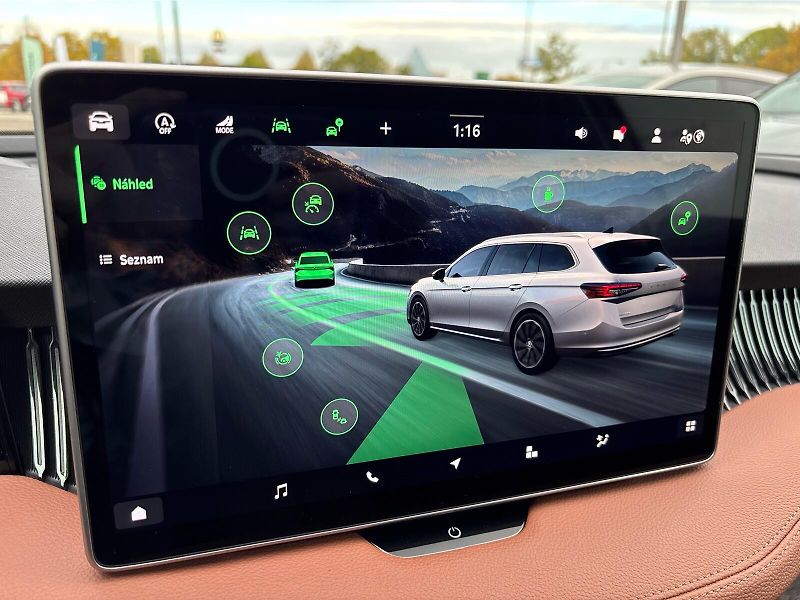 Škoda Superb 2,0 TSI 150 kW L&K DSG - fotka 16 z 30