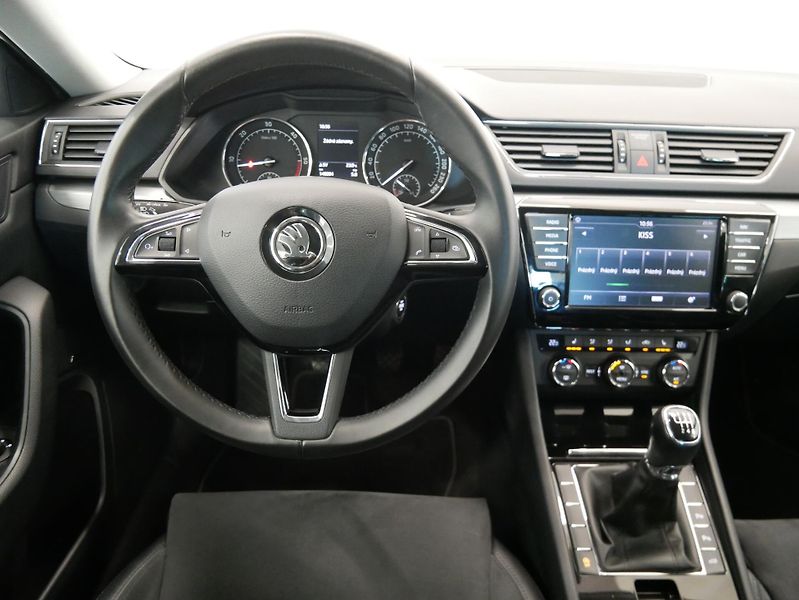 Škoda Superb - fotka 18 z 29