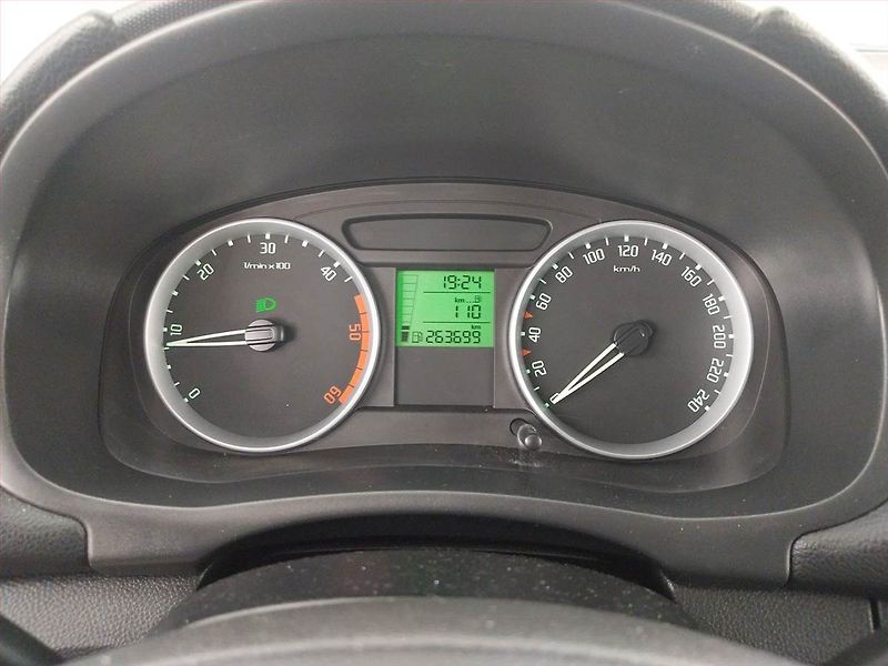 Škoda Fabia (2009) Ambition 1.9 TDI, Serv.kniha - fotka 11 z 19
