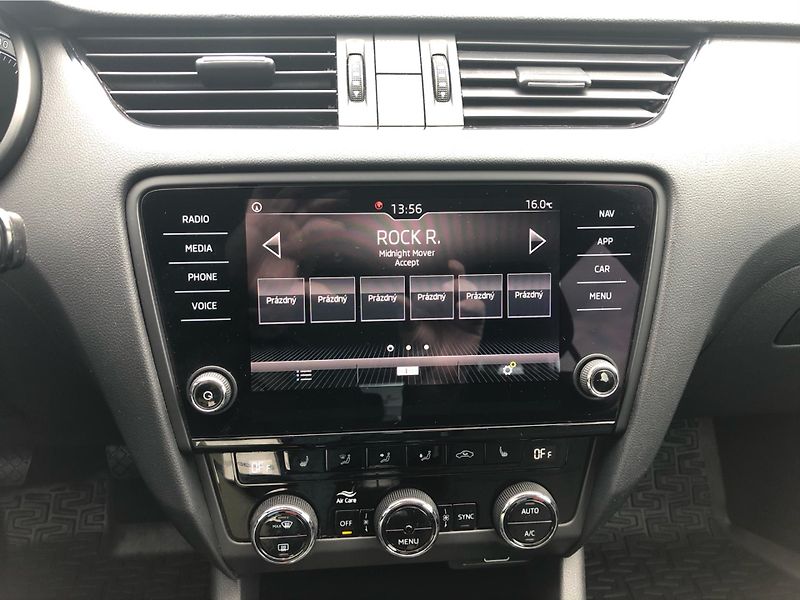 Škoda Octavia COMBI 1.6 TDi STYLE - fotka 20 z 30
