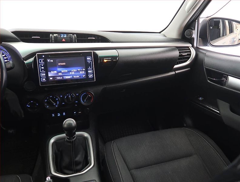 Toyota Hilux (2018) 2.4 D-4D - fotka 8 z 20