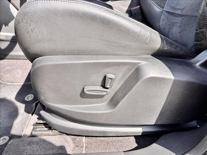 Ford S-MAX 2,0 TDCi 103kW Titanium 7 MÍST - fotka 17 z 24