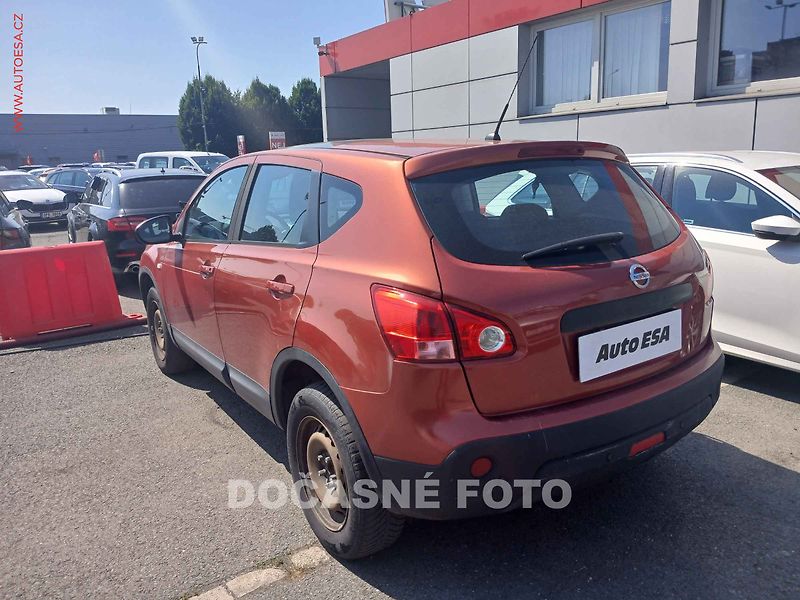 Nissan Qashqai (2008) 1.6 16V, ČR, panorama - fotka 2 z 3