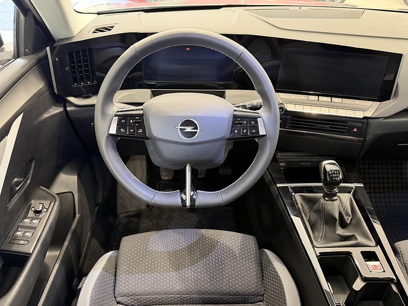 Opel Astra (2024) EDITION 1.2 TURBO - fotka 9 z 15