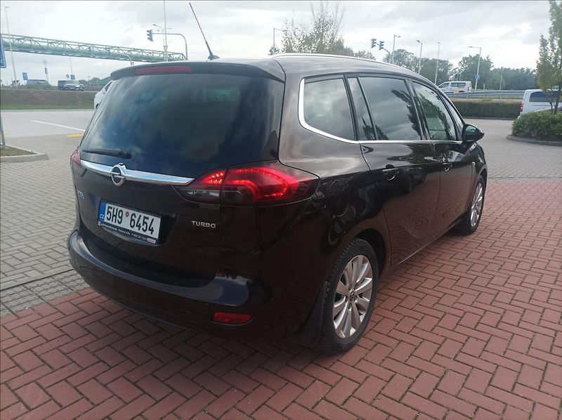 Opel Zafira 1,4 Turbo Cosmo - fotka 4 z 19