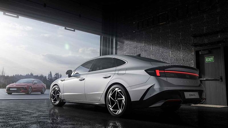 Hyundai Sonata má elegantní a aerodynamická boční linie.