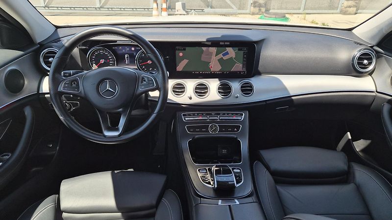Mercedes-Benz Třídy E 350d 4Matic Exclusive - fotka 10 z 21