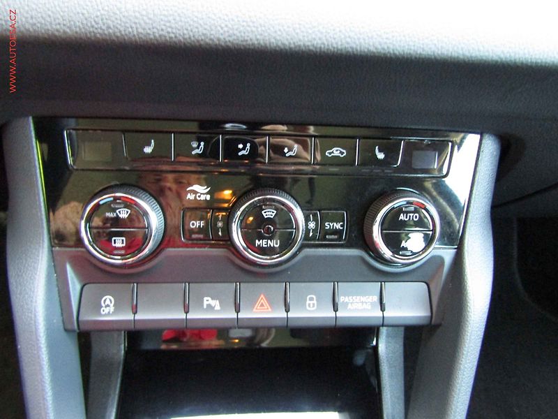 Škoda Karoq (2019) 1.6TDi, ČR, DSG, navi - fotka 17 z 21