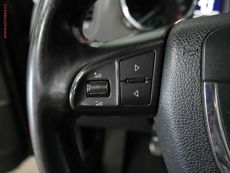 Škoda Yeti (2013) 1.6 TDi, xenon, autoAC - fotka 12 z 21